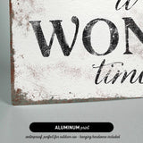 a sign that says it's a wonderful time