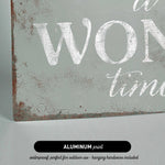 a sign that says it's a wonderful time