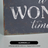 a sign that says it's a wonderful time