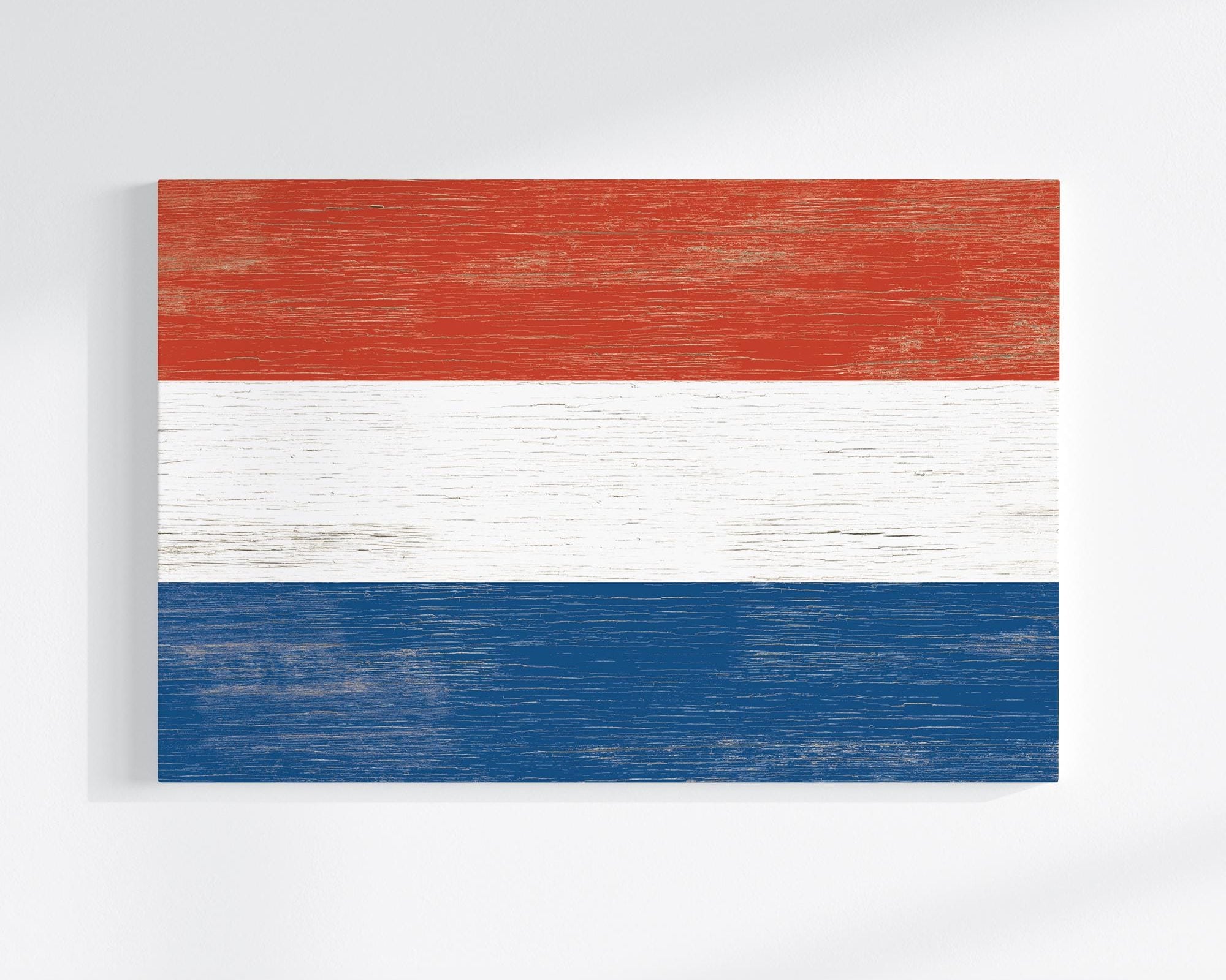 a piece of wood painted in the colors of the dutch flag