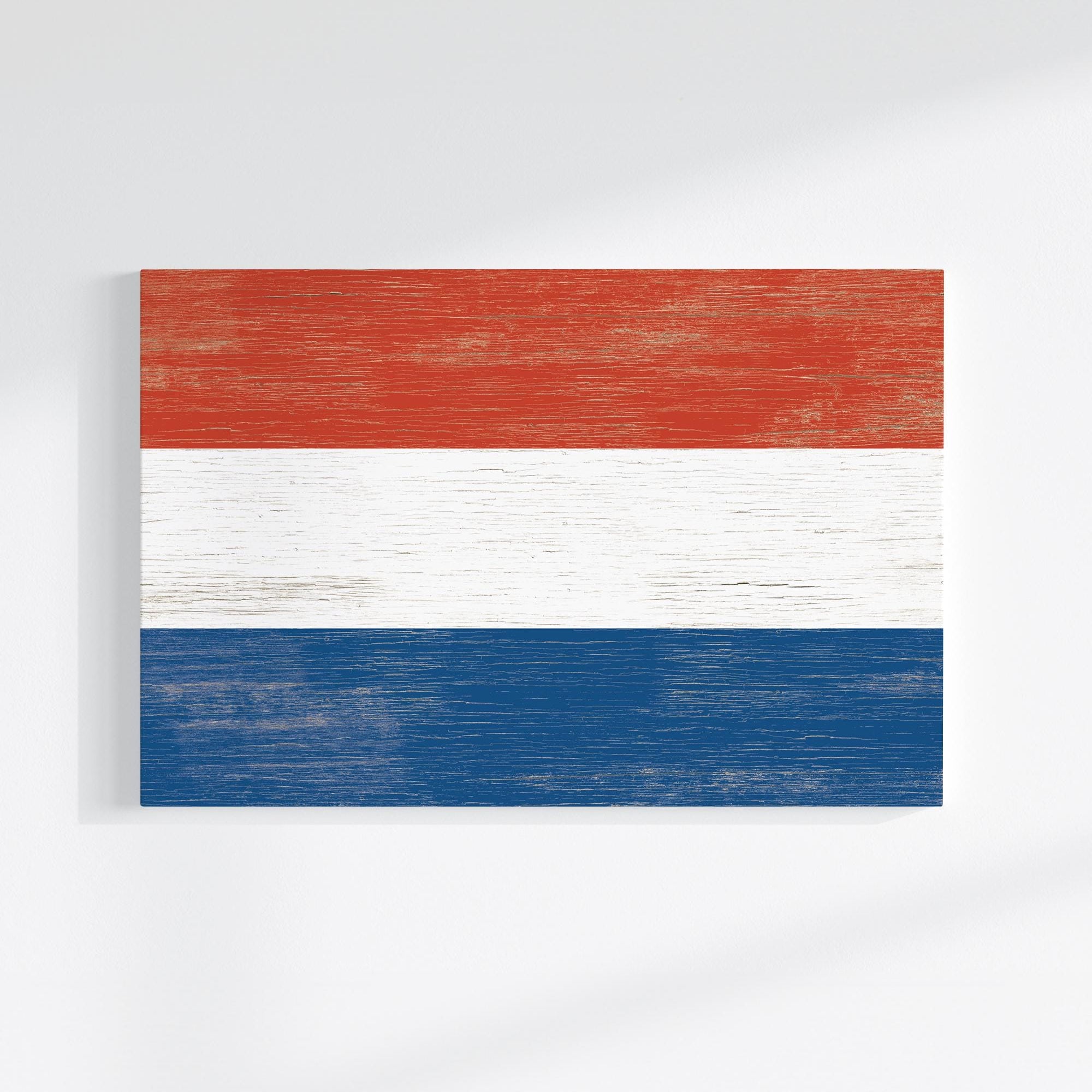 a piece of wood painted in the colors of the dutch flag