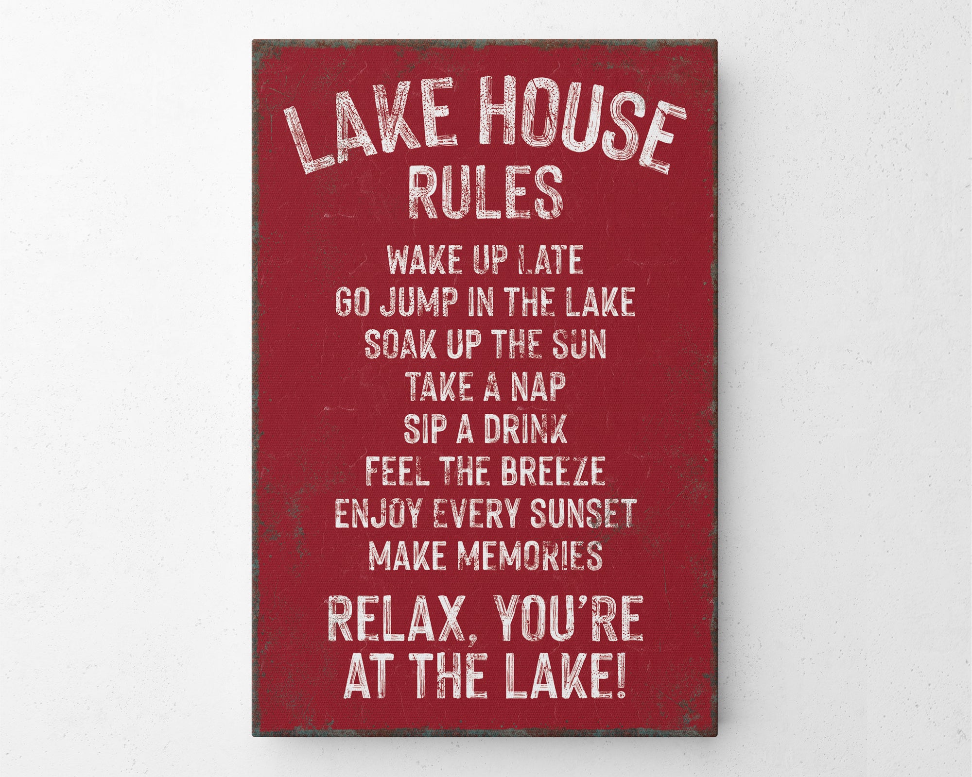 a red sign that says lake house rules