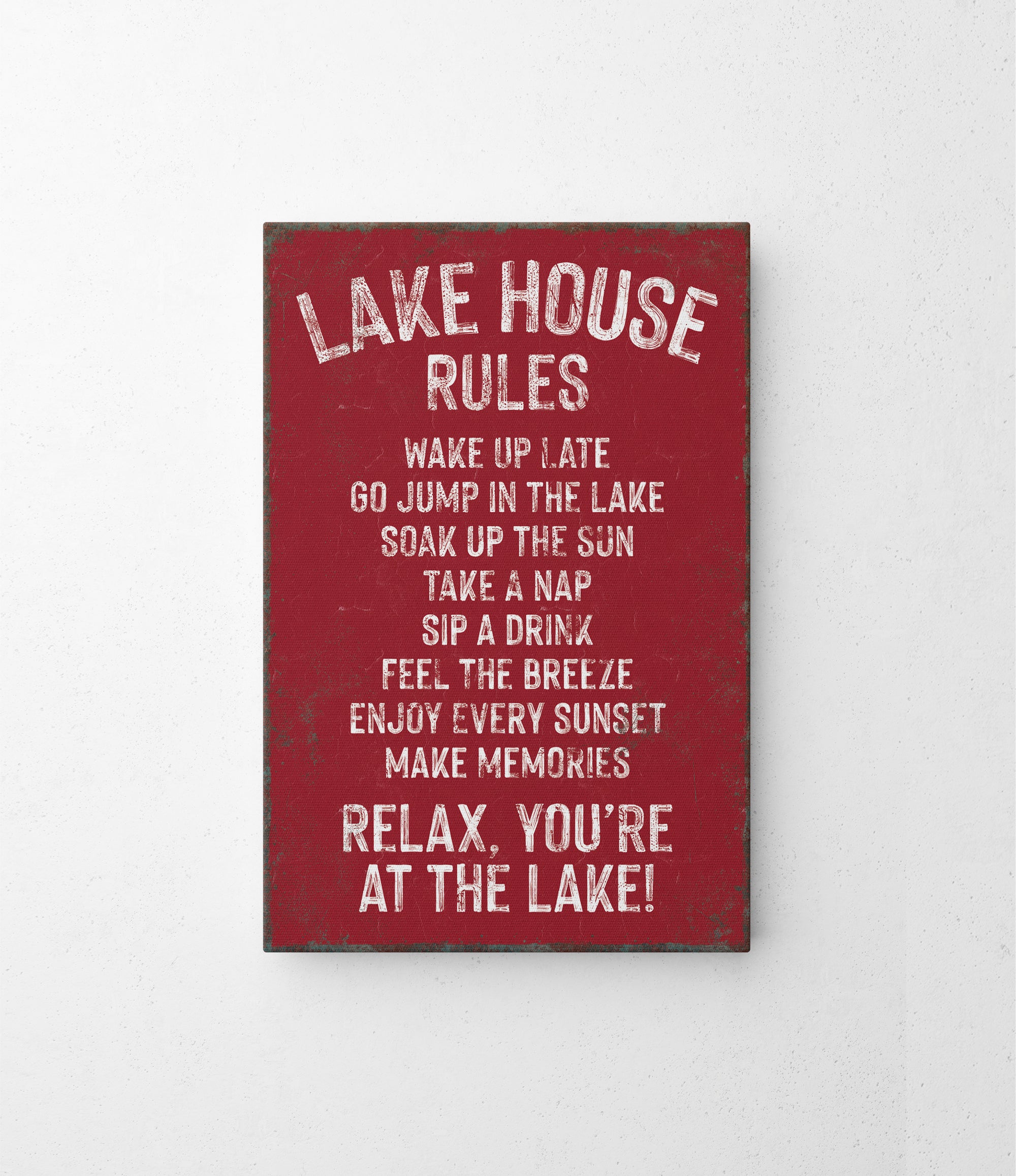 a red sign that says lake house rules