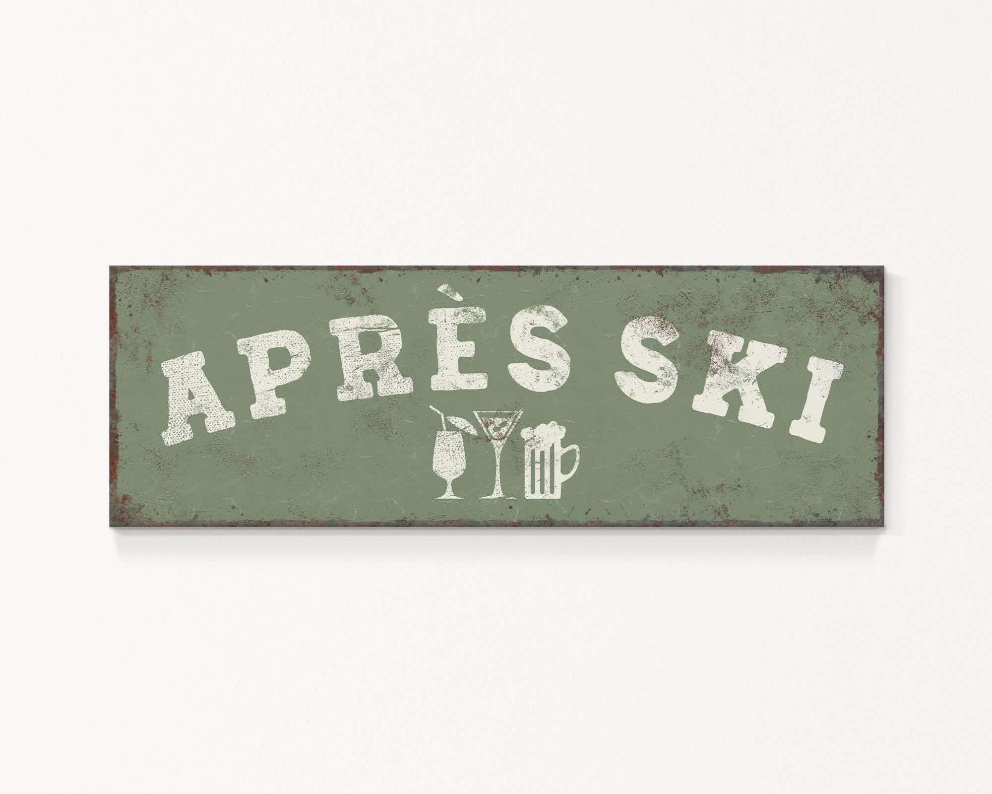 A green rectangular sign with the text "APRÈS SKI" in white letters.