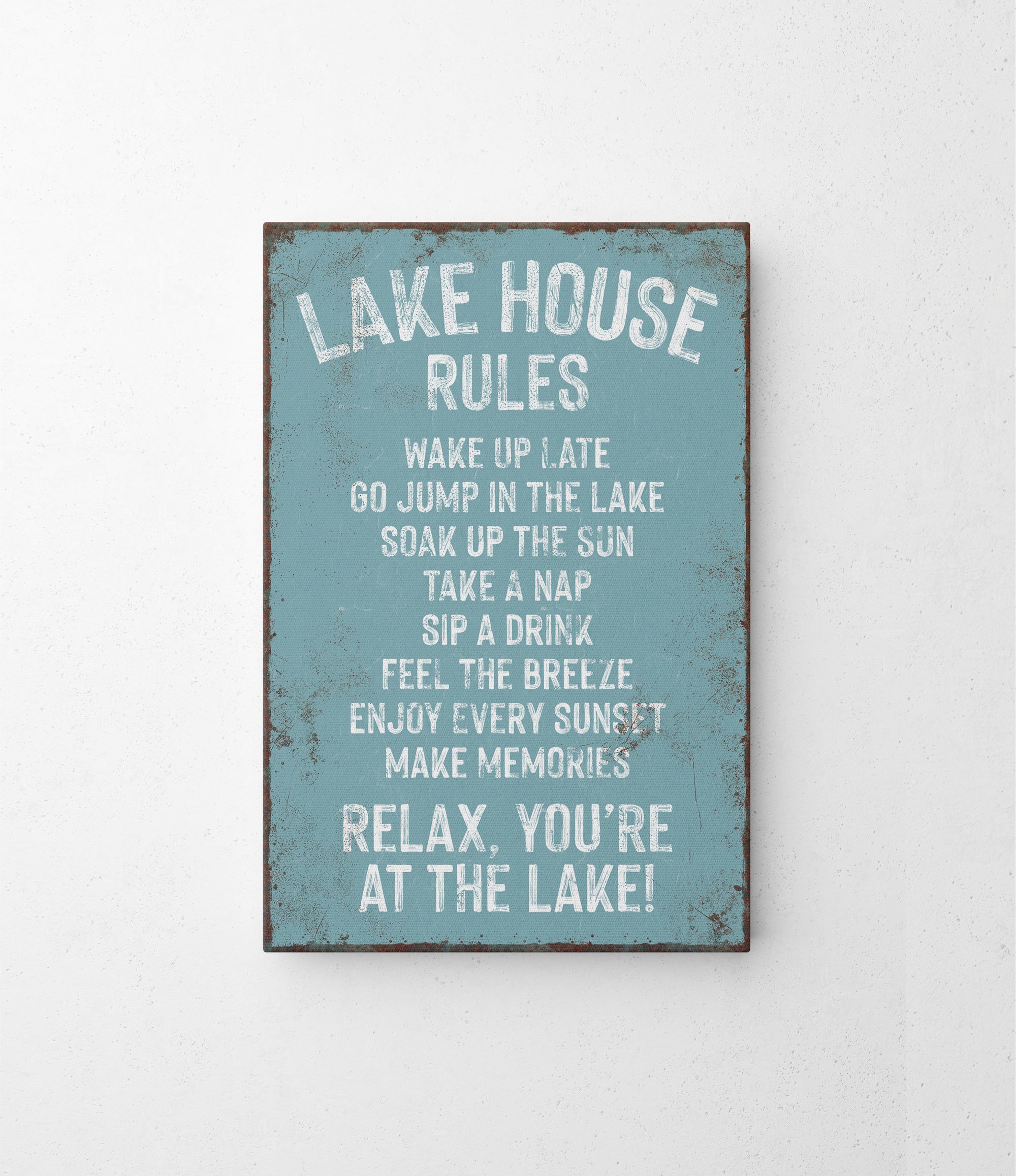 a sign on a wall that says lake house rules