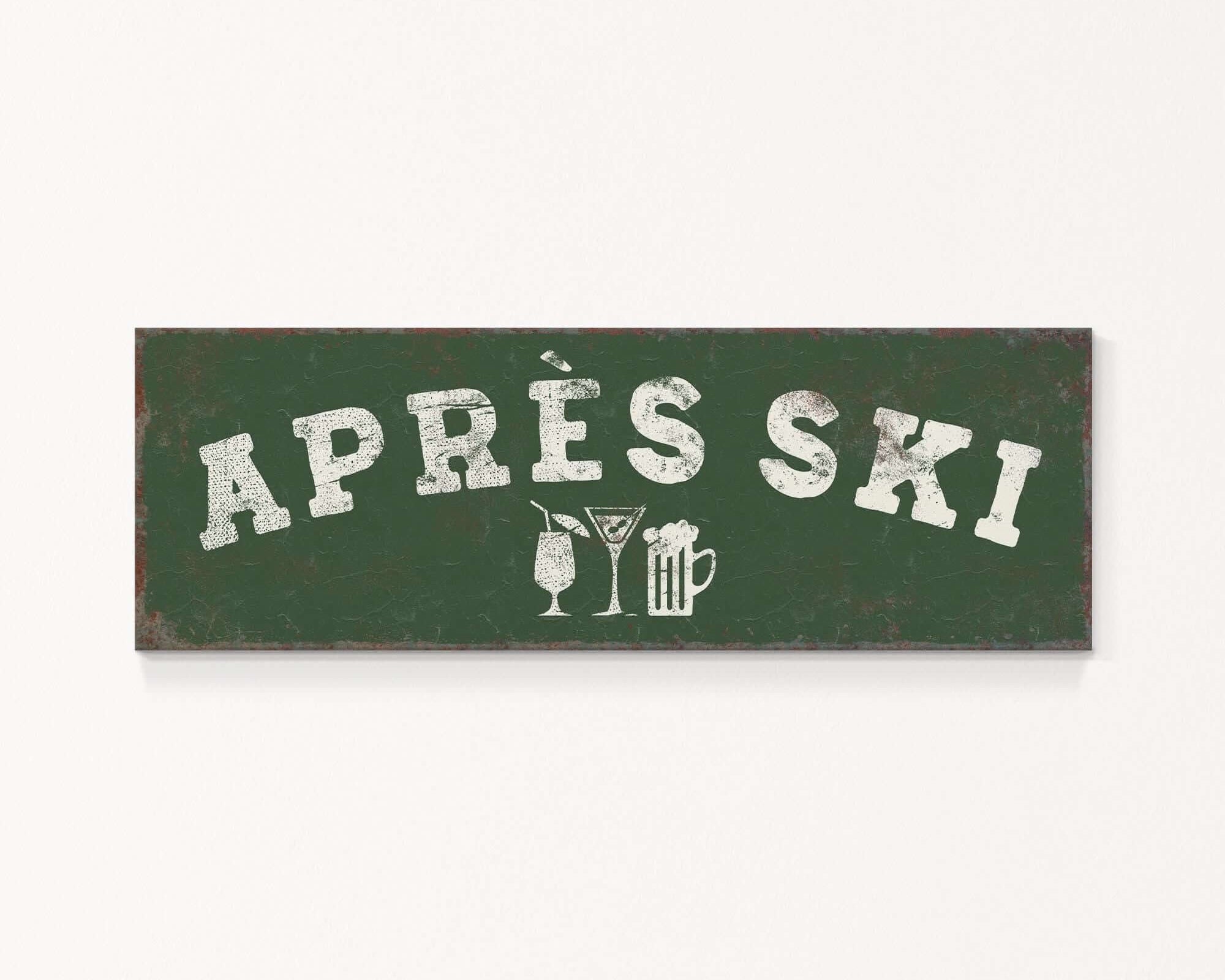 A green rectangular sign with the text "APRÈS SKI" in white letters.