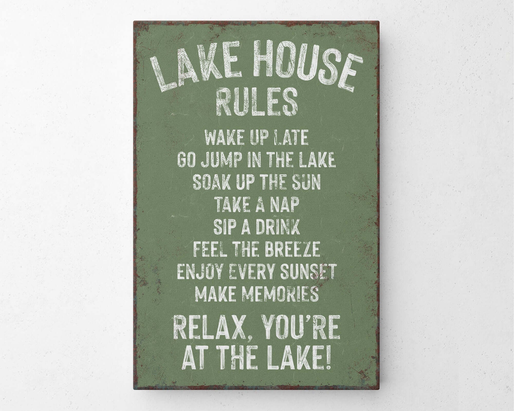 a green sign that says lake house rules