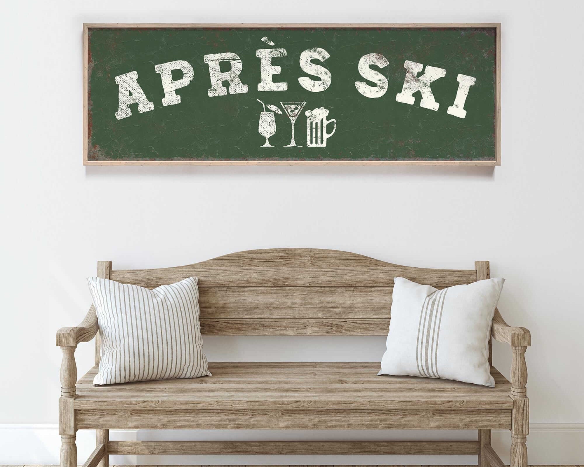 a wooden bench with two pillows, and above it is a green sign with white text that says "APRÈS SKI".