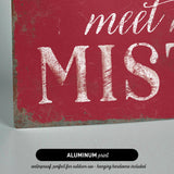 a red sign that says meet a mist on it