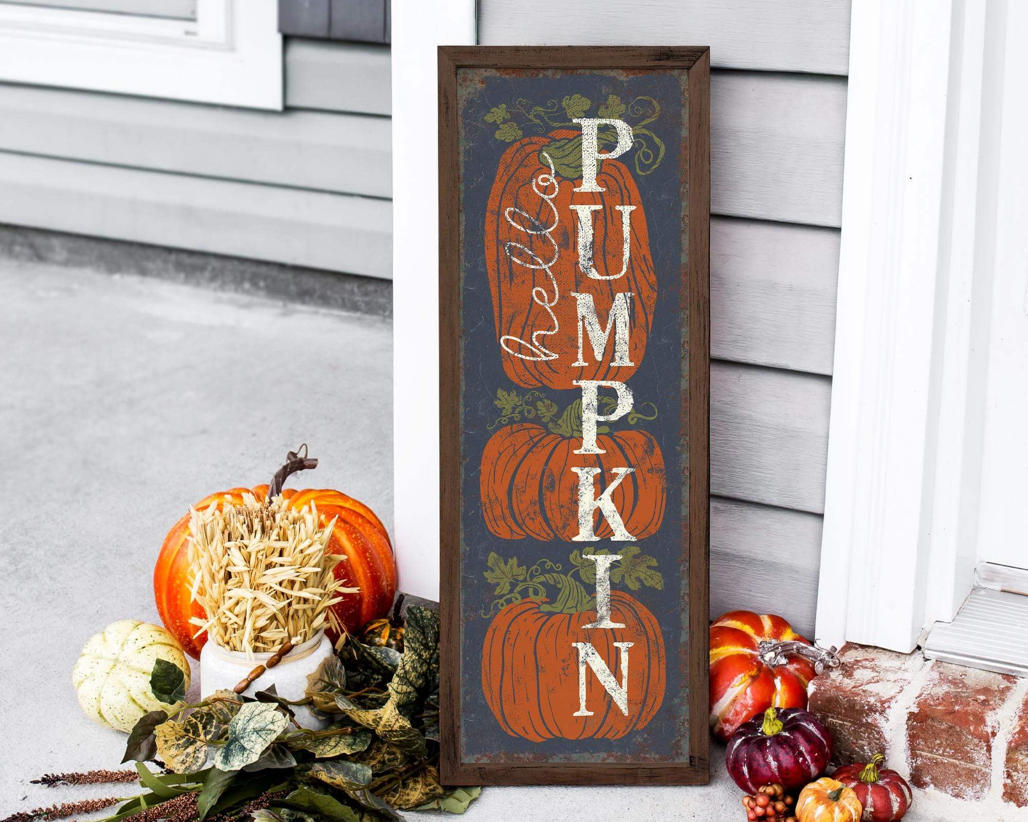 a sign that says pumpkin on it next to some pumpkins